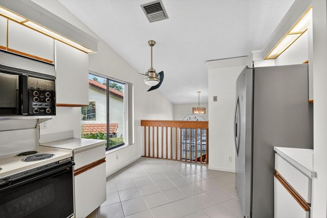 10631 Ocean Palm Way 202, Boynton Beach, FL 33437