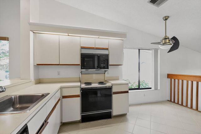 10631 Ocean Palm Way 202, Boynton Beach, FL 33437