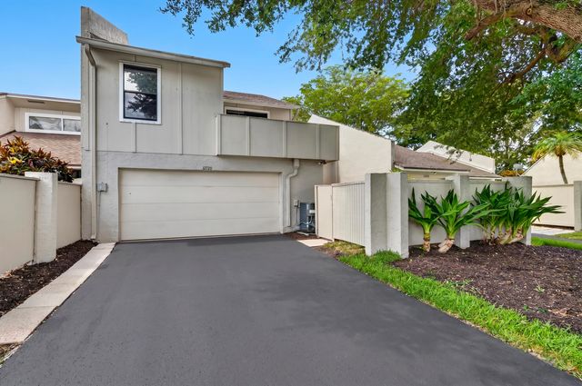 12720 Spinnaker Lane, Wellington, FL 33414
