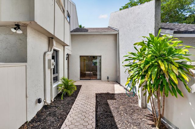 12720 Spinnaker Lane, Wellington, FL 33414
