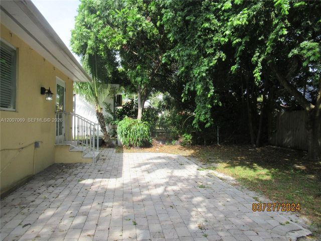 4245 SW 7th St, Miami, FL 33134
