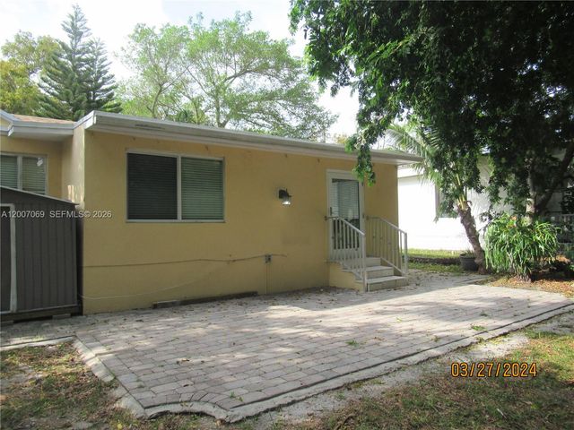 4245 SW 7th St, Miami, FL 33134