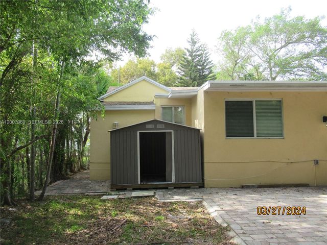 4245 SW 7th St, Miami, FL 33134