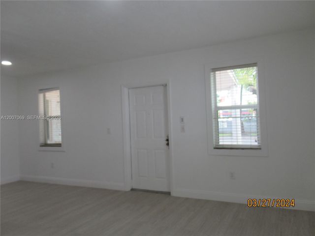 4245 SW 7th St, Miami, FL 33134