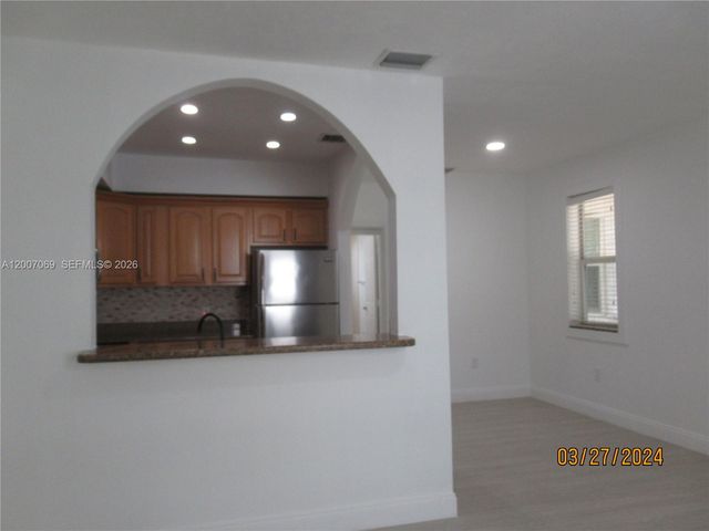 4245 SW 7th St, Miami, FL 33134