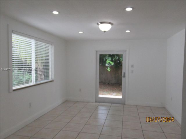 4245 SW 7th St, Miami, FL 33134