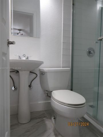 4245 SW 7th St, Miami, FL 33134