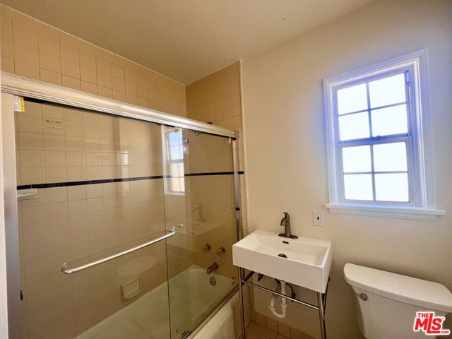 2333 S Garth Avenue, Los Angeles, CA 90034