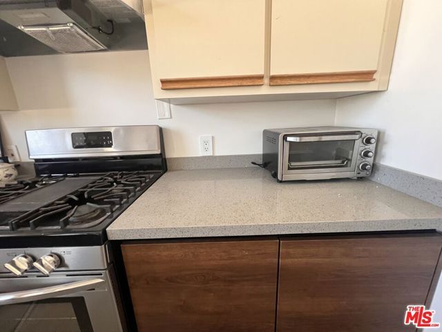 2333 S Garth Avenue, Los Angeles, CA 90034