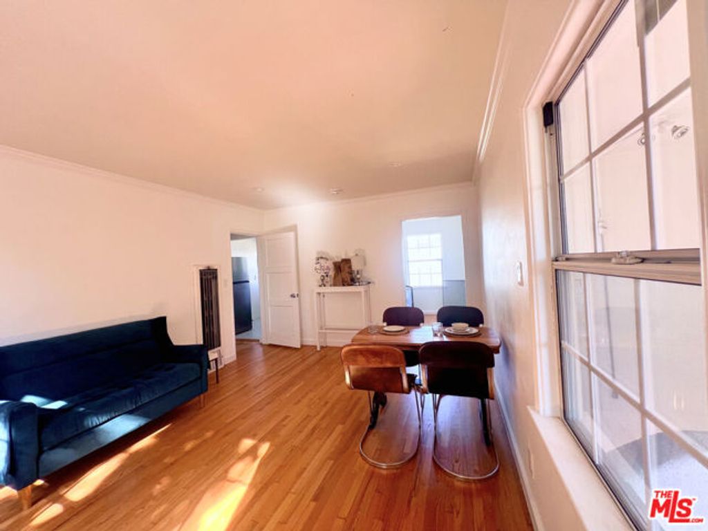 2333 S Garth Avenue, Los Angeles, CA 90034