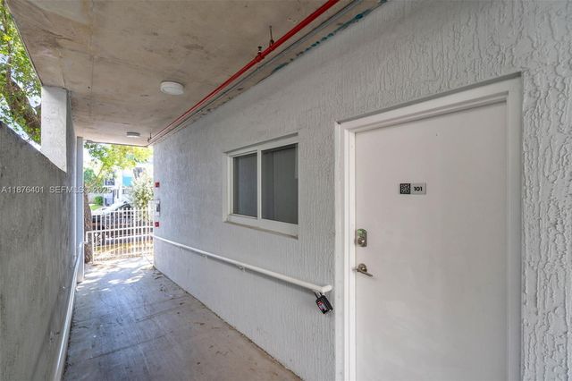 1029 NW 3rd St, Miami, FL 33128