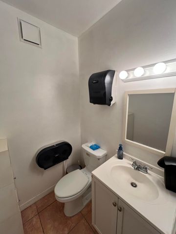 3335 NW 74th Avenue 3335, Miami, FL 33122