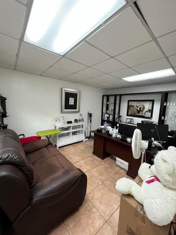 3335 NW 74th Avenue 3335, Miami, FL 33122