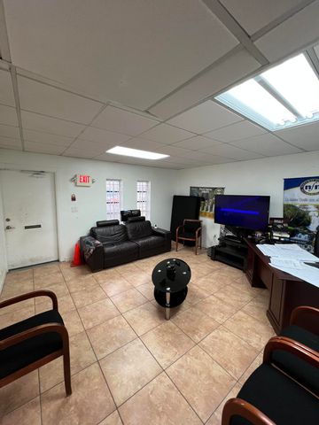 3335 NW 74th Avenue 3335, Miami, FL 33122