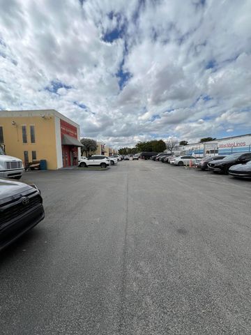 3335 NW 74th Avenue 3335, Miami, FL 33122