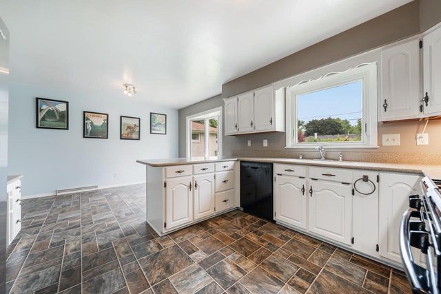 411 LOWELL PLACE, Neenah, WI 54956