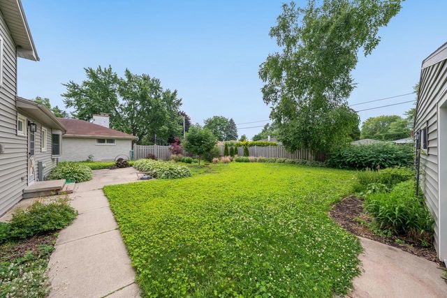 411 LOWELL PLACE, Neenah, WI 54956
