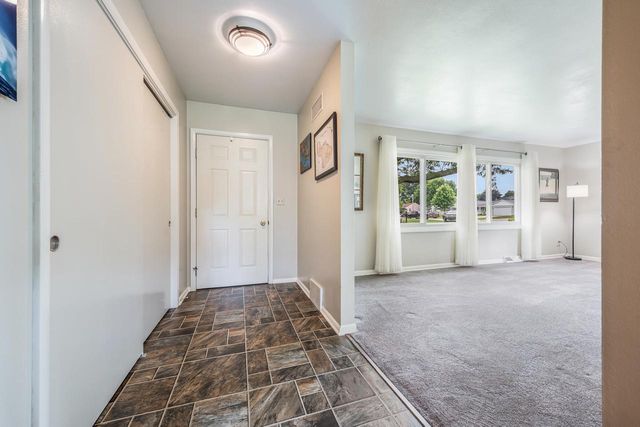 411 LOWELL PLACE, Neenah, WI 54956