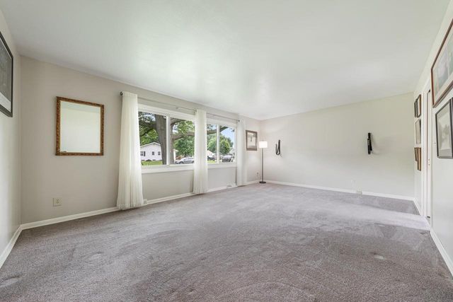 411 LOWELL PLACE, Neenah, WI 54956