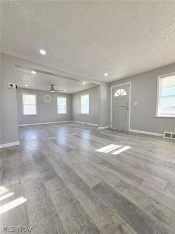 2606 Oberlin Avenue, Lorain, OH 44052