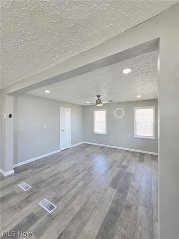 2606 Oberlin Avenue, Lorain, OH 44052