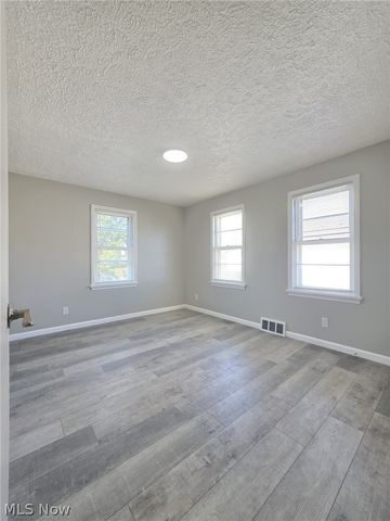 2606 Oberlin Avenue, Lorain, OH 44052