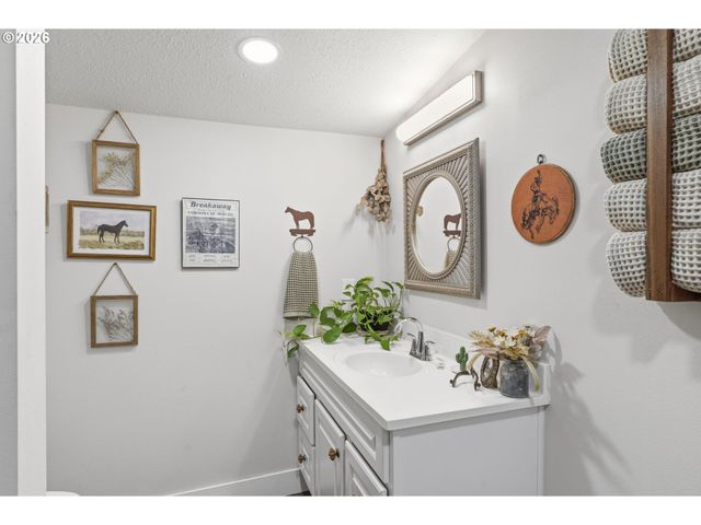 131 MCGEARY Rd, Kelso, WA 98626
