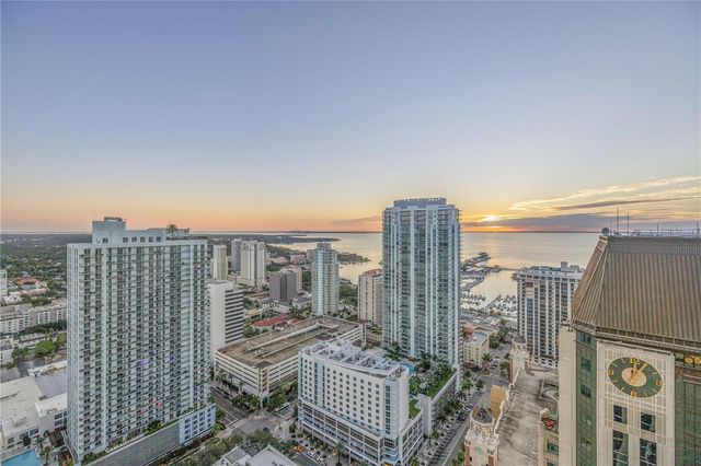 275 1ST AVENUE S 3704, St Petersburg, FL 33701