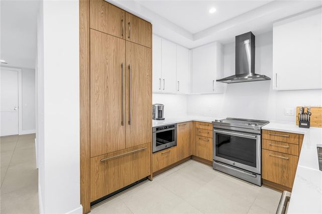 275 1ST AVENUE S 3704, St Petersburg, FL 33701