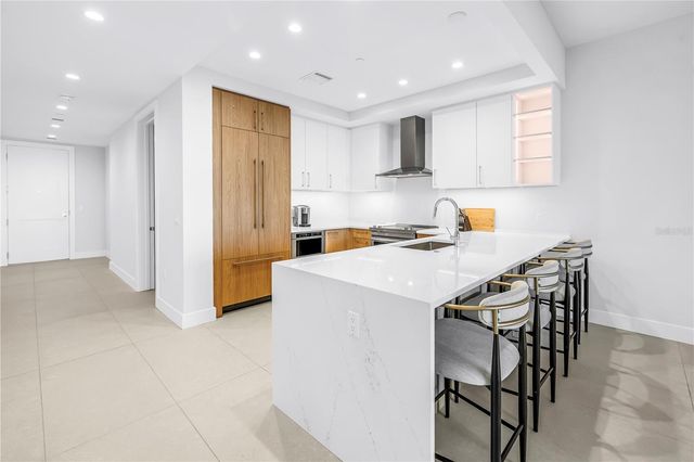 275 1ST AVENUE S 3704, St Petersburg, FL 33701