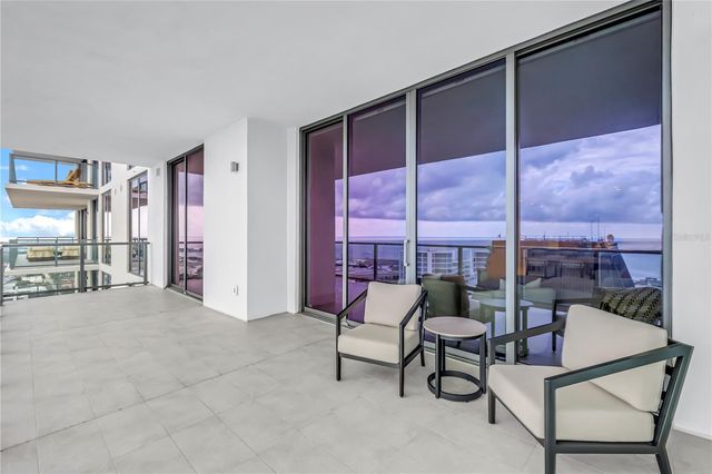 275 1ST AVENUE S 3704, St Petersburg, FL 33701