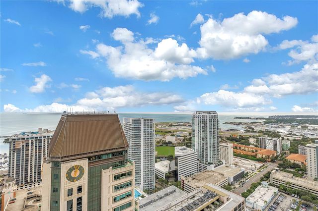 275 1ST AVENUE S 3704, St Petersburg, FL 33701
