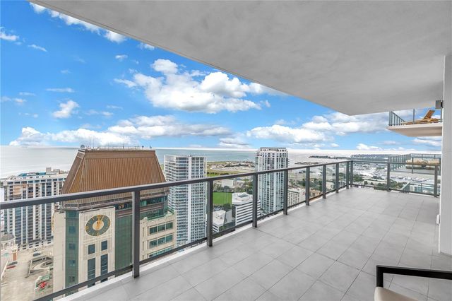275 1ST AVENUE S 3704, St Petersburg, FL 33701