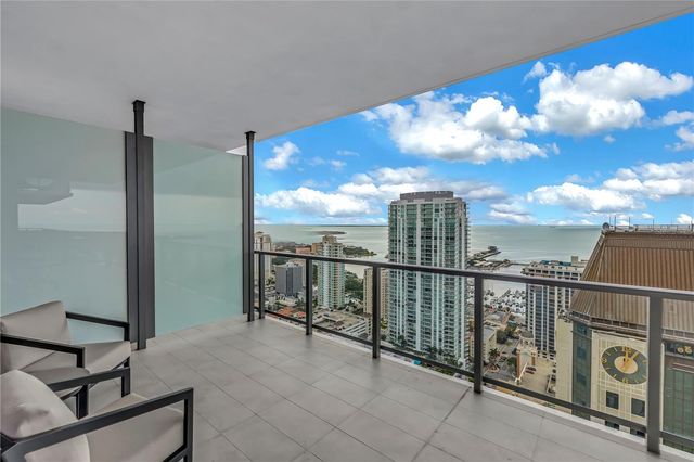 275 1ST AVENUE S 3704, St Petersburg, FL 33701