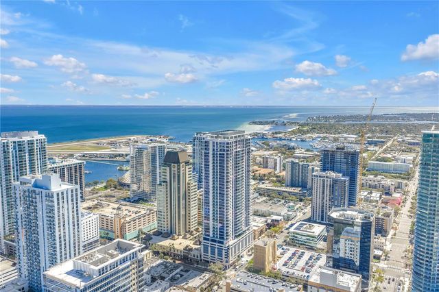 275 1ST AVENUE S 3704, St Petersburg, FL 33701