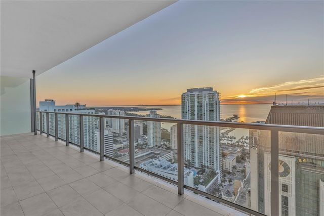 275 1ST AVENUE S 3704, St Petersburg, FL 33701