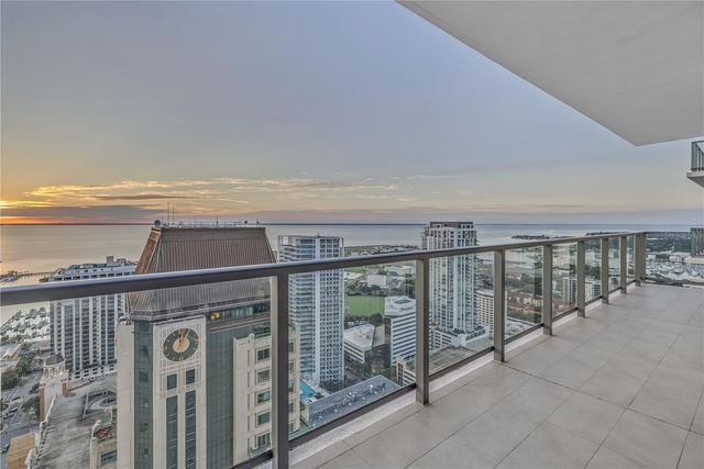 275 1ST AVENUE S 3704, St Petersburg, FL 33701