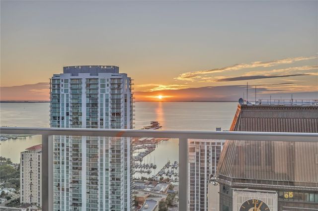 275 1ST AVENUE S 3704, St Petersburg, FL 33701