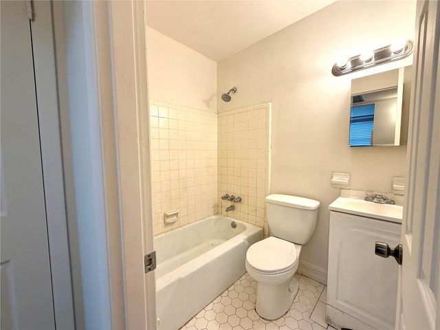 710 AVENUE C SW 4A, Winter Haven, FL 33880
