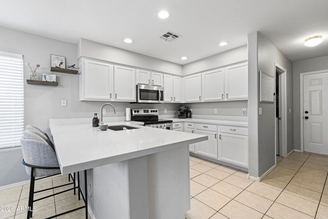 891 E WINDSOR Drive, Gilbert, AZ 85296