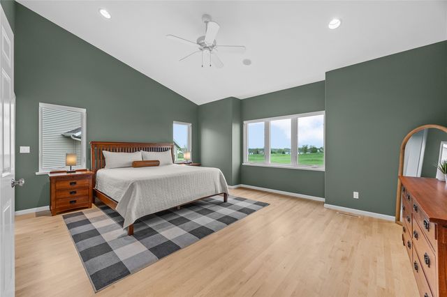 3389 Stone Ct, Marion, IA 52302