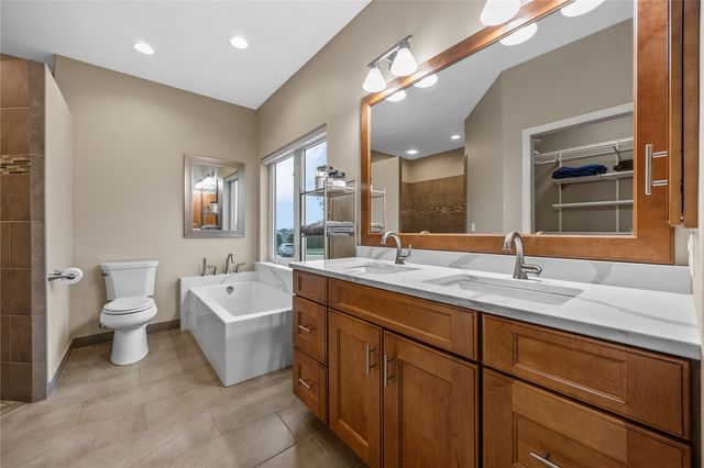 3389 Stone Ct, Marion, IA 52302