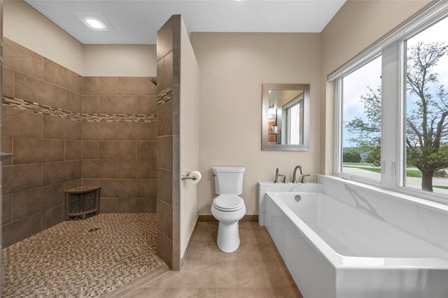 3389 Stone Ct, Marion, IA 52302
