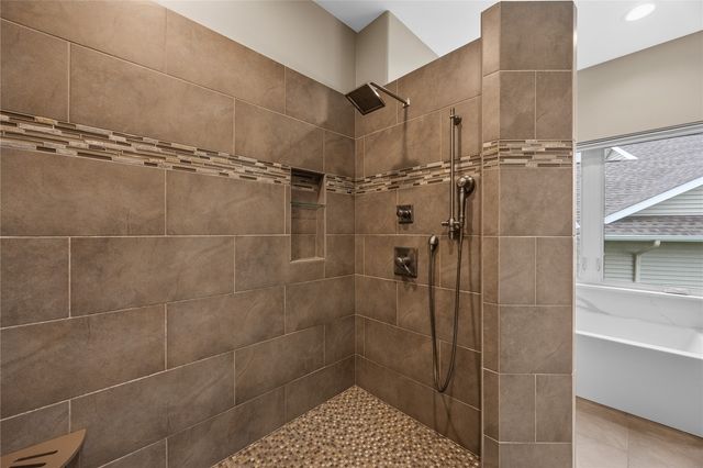 3389 Stone Ct, Marion, IA 52302