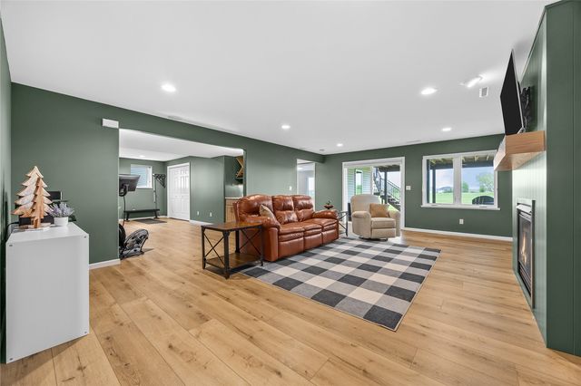 3389 Stone Ct, Marion, IA 52302