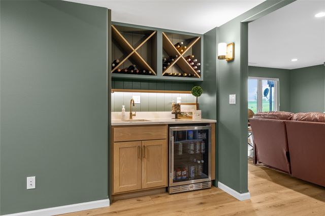3389 Stone Ct, Marion, IA 52302