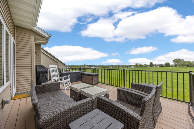 3389 Stone Ct, Marion, IA 52302