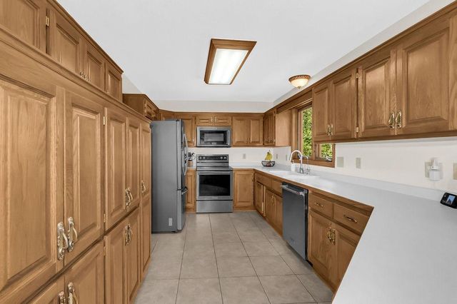 1451 Clippership Court, Woodbury, MN 55125