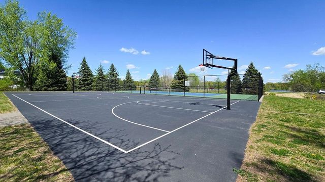 1451 Clippership Court, Woodbury, MN 55125