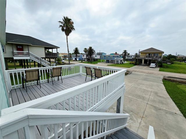 16611 Jolly Roger Road, Jamaica Beach, TX 77554